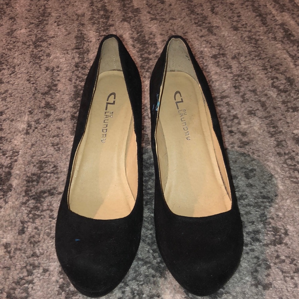 Round Toed 1 Inch Black Heels 👠